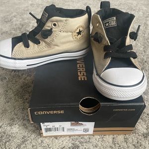 Toddler tan converse shoes. Size 8c brand new